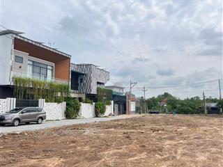 Lô góc 2 mặt tiền ngang 8m tổng diện tích 260m2 sẵn 100m2 thổ cư sẵn. giá tốt nhất thị trường