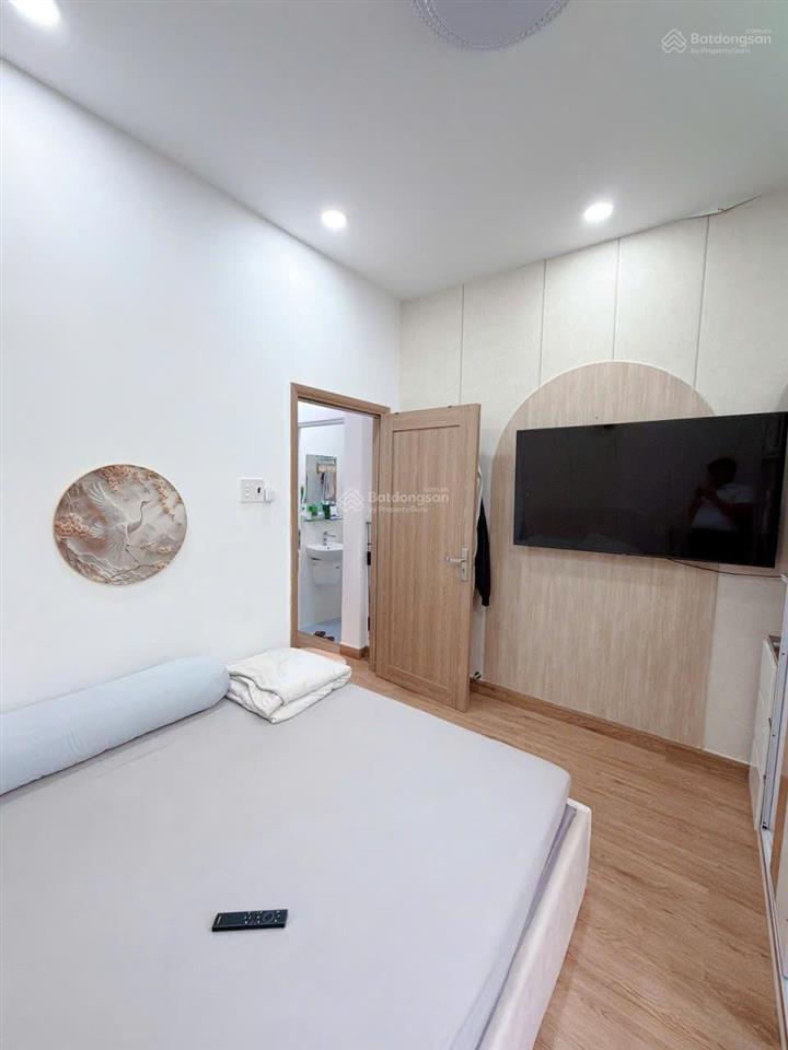 Bán nhà đẹp trung tâm quận 3, bốn tầng, cách mặt tiền vài bước chân.