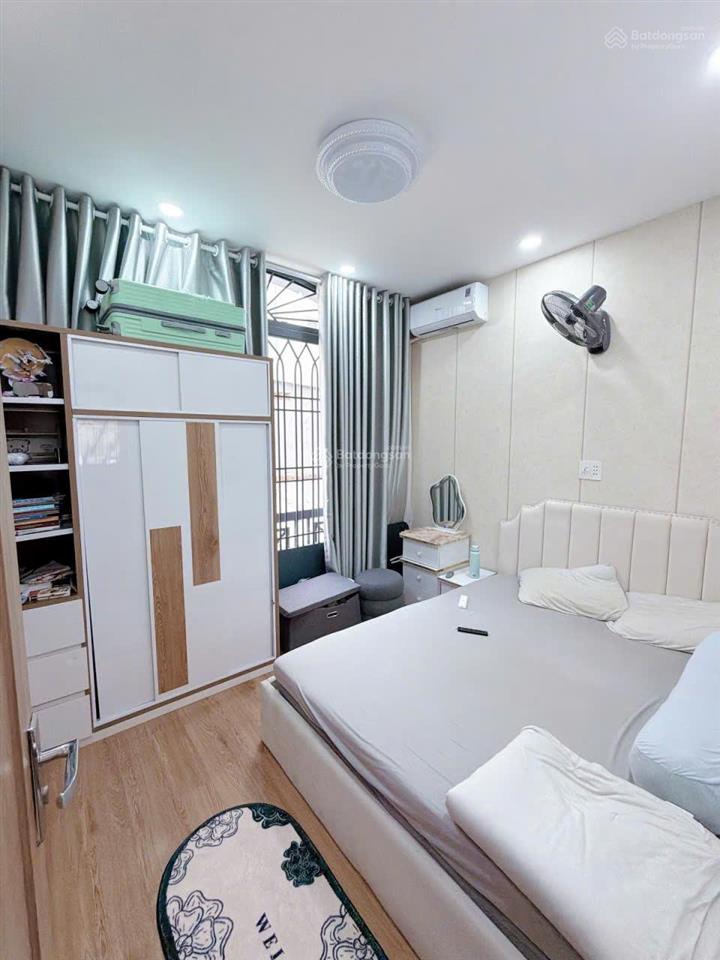 Bán nhà đẹp trung tâm quận 3, bốn tầng, cách mặt tiền vài bước chân.