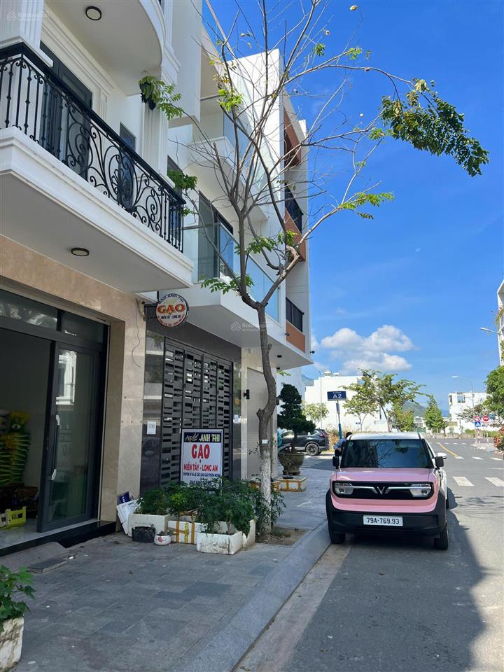 Bán nhà phố 4 tầng, đường b8, khu đô thị vcn phước long 2, đối diện trường mầm non vcn chỉ 8,4 tỷ