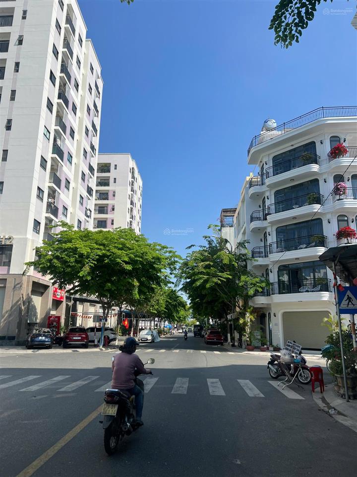 Bán nhà phố 4 tầng, đường b8, khu đô thị vcn phước long 2, đối diện trường mầm non vcn chỉ 8,4 tỷ