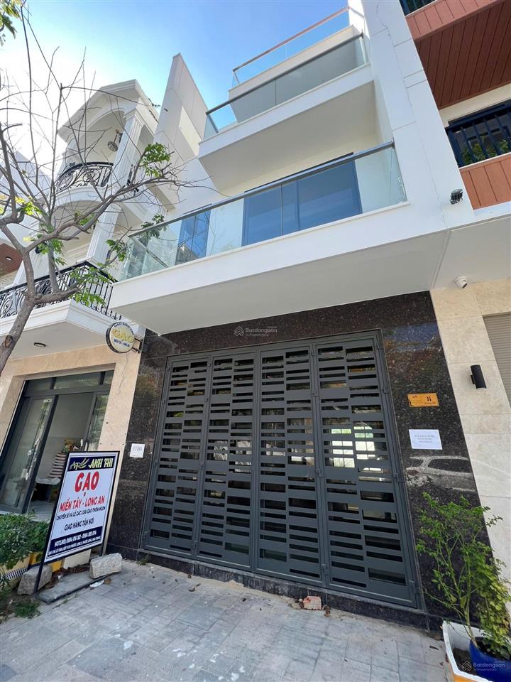 Bán nhà phố 4 tầng, đường b8, khu đô thị vcn phước long 2, đối diện trường mầm non vcn chỉ 8,4 tỷ