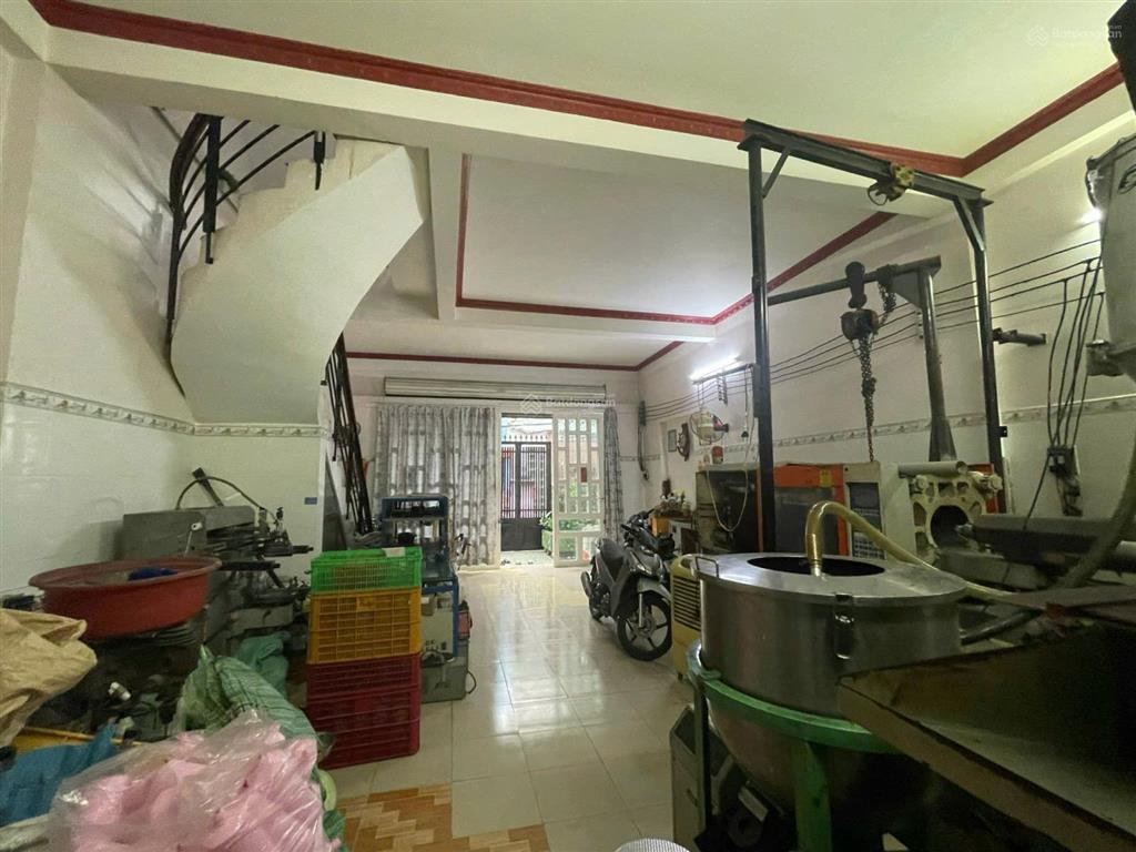 Nhà 3 tầng hẻm xe hơi rộng  gần chợ, trường học, bệnh viện | bình tân | 9.5 tỷ (có thương lượng)