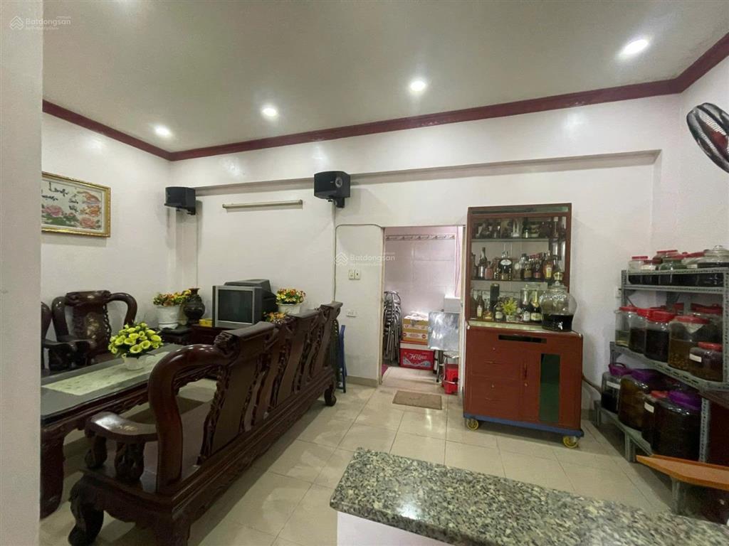 Nhà 3 tầng hẻm xe hơi rộng  gần chợ, trường học, bệnh viện | bình tân | 9.5 tỷ (có thương lượng)