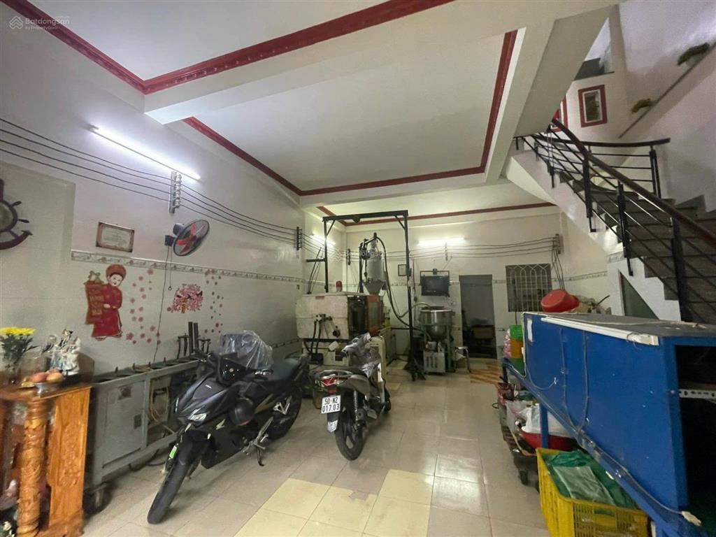 Nhà 3 tầng hẻm xe hơi rộng  gần chợ, trường học, bệnh viện | bình tân | 9.5 tỷ (có thương lượng)