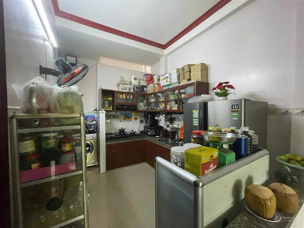 Nhà 3 tầng hẻm xe hơi rộng  gần chợ, trường học, bệnh viện | bình tân | 9.5 tỷ (có thương lượng)