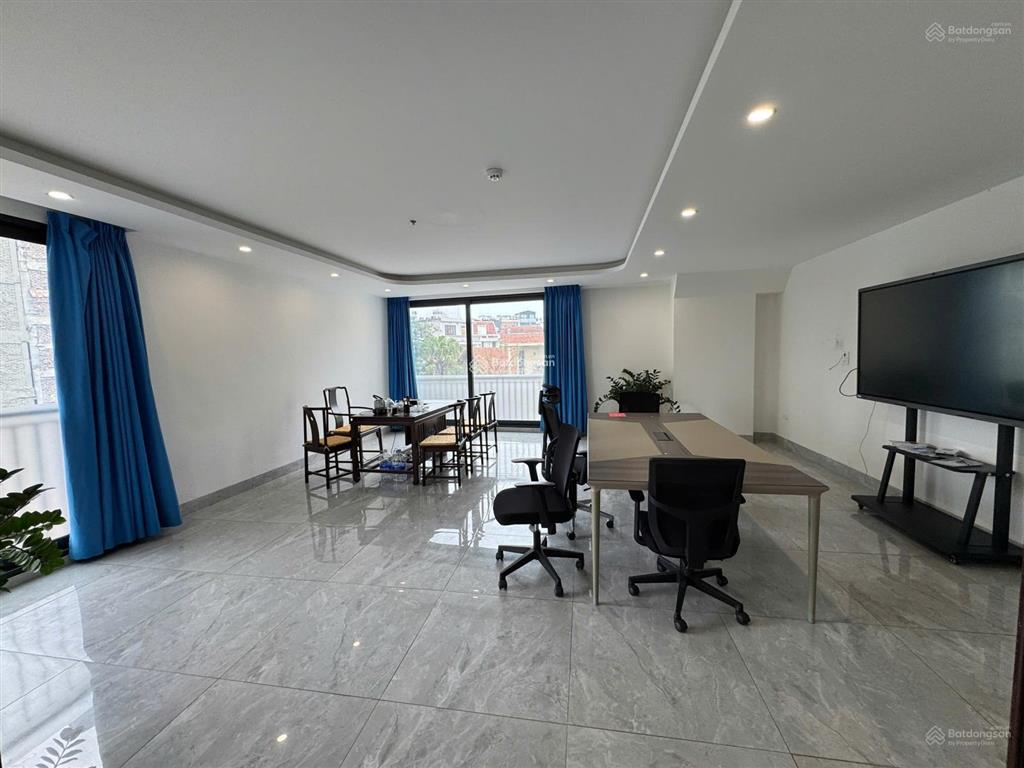 Cho thuê văn phòng cao cấp 250m2, thoáng các mặt, nhiều ánh sáng phố xuân diệu, tây hồ, hà nội