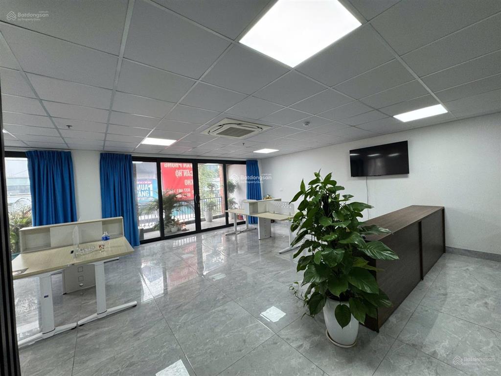 Cho thuê văn phòng cao cấp 250m2, thoáng các mặt, nhiều ánh sáng phố xuân diệu, tây hồ, hà nội