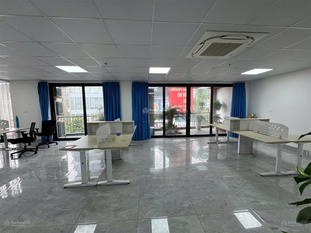 Cho thuê văn phòng cao cấp 250m2, thoáng các mặt, nhiều ánh sáng phố xuân diệu, tây hồ, hà nội