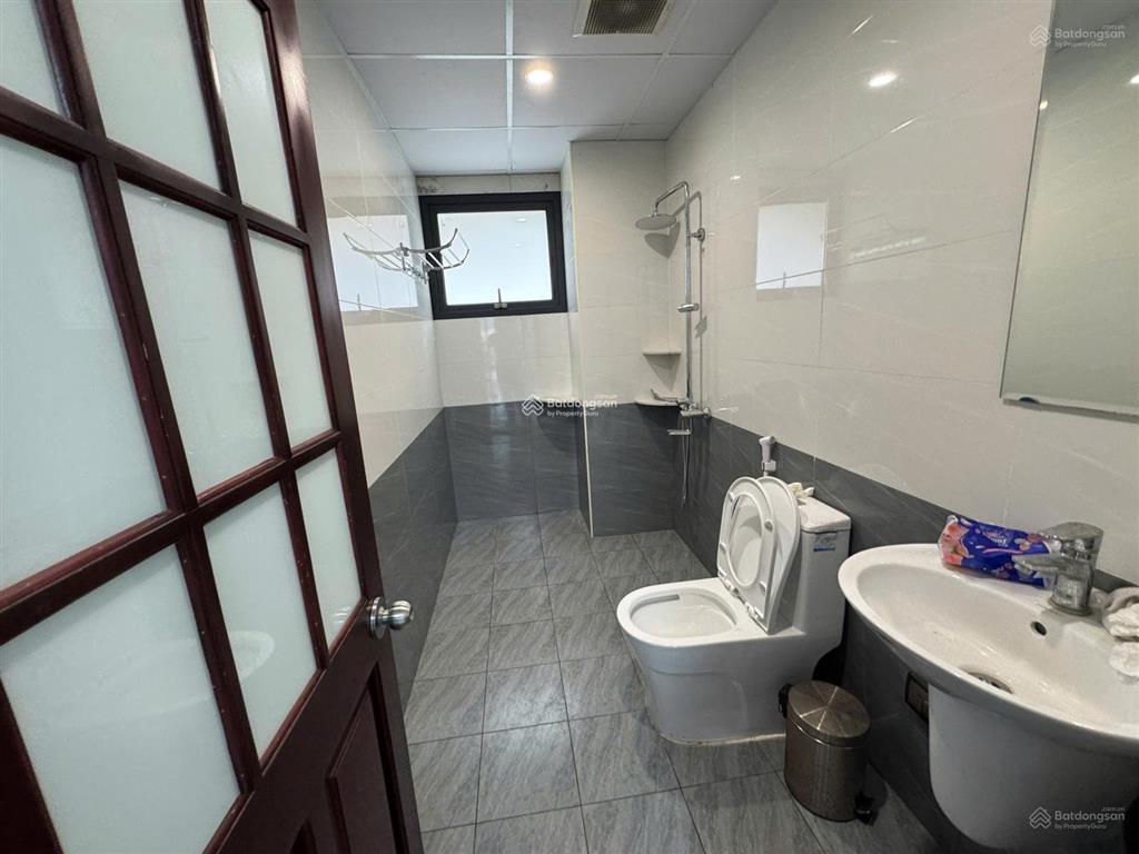 Cho thuê văn phòng cao cấp 250m2, thoáng các mặt, nhiều ánh sáng phố xuân diệu, tây hồ, hà nội