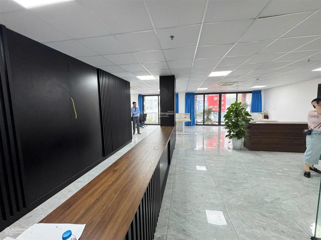 Cho thuê văn phòng cao cấp 250m2, thoáng các mặt, nhiều ánh sáng phố xuân diệu, tây hồ, hà nội
