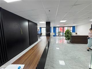 Cho thuê văn phòng cao cấp 250m2, thoáng các mặt, nhiều ánh sáng phố xuân diệu, tây hồ, hà nội