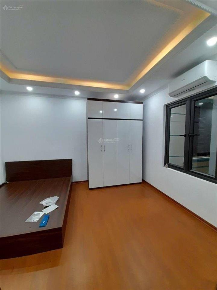 Nhà nằm trên nghách 45 thuộc ngõ 236 đại từ, thông ra ngõ 276, ngõ ô tô, cách chợ 100m,