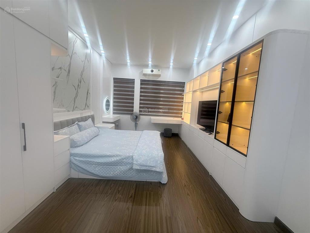 Nhà đẹp trung tâm cầu giấy chỉ 20m ra phố giá hiếm!