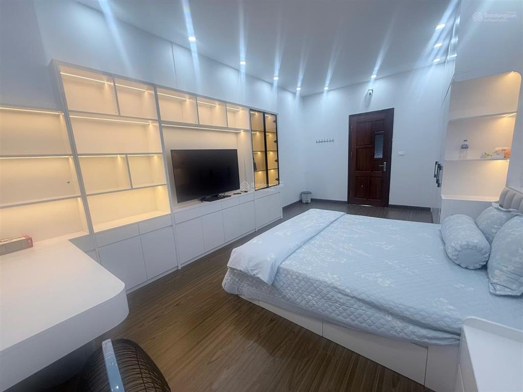 Nhà đẹp trung tâm cầu giấy chỉ 20m ra phố giá hiếm!
