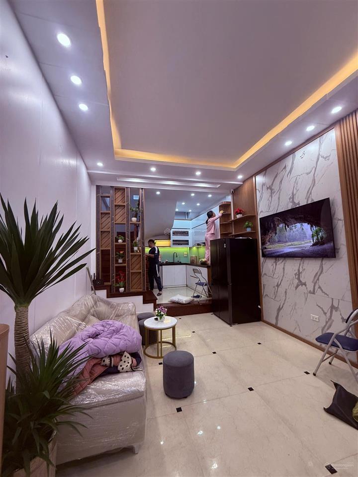 Nhà đẹp trung tâm cầu giấy chỉ 20m ra phố giá hiếm!