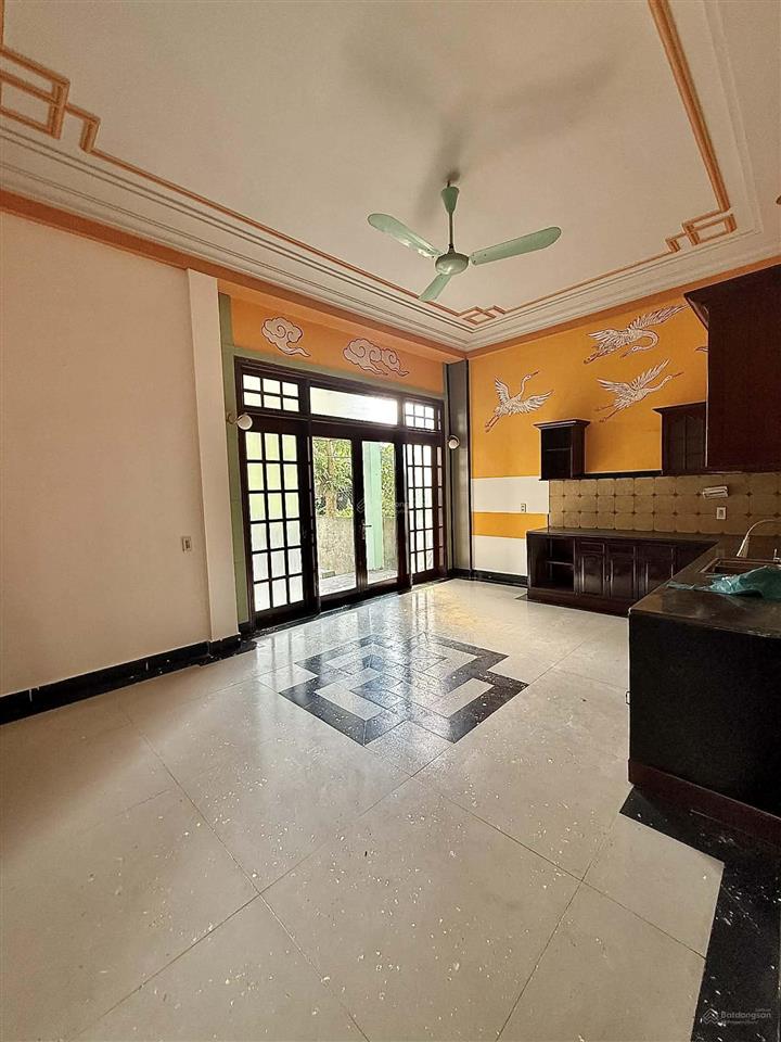 Cho thuê nhà 3 tầng trần nguyên đántrung tâm tp huế