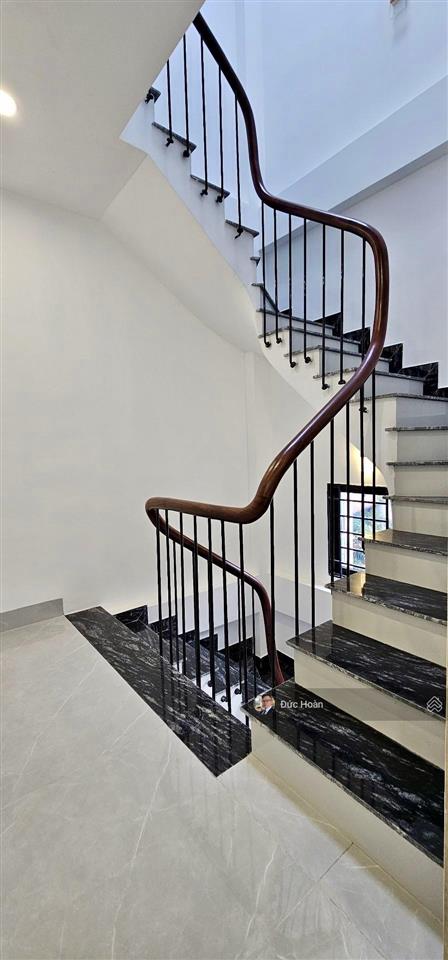 Bán nhà thượng thanh việt hưng 55m2, gần cầu chui, big c, 6 tầng thang máy  nhỉnh 10 tỷ