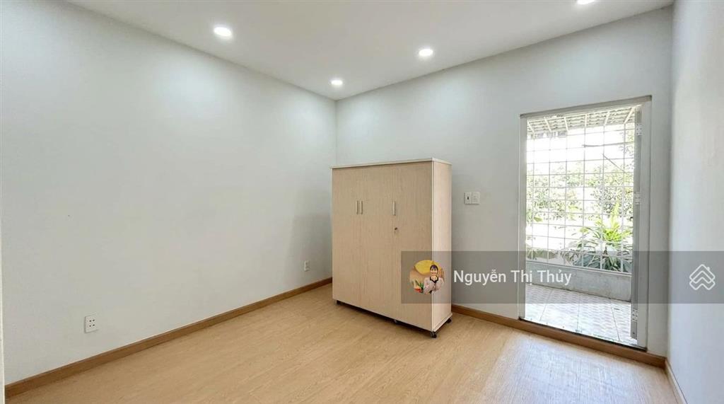 Bán nhà thật lâm thị hố hẻm 6m, dt thực tế 50m2, 2pn, lô góc 2 mặt tiền, nhỉnh 2 tỷ