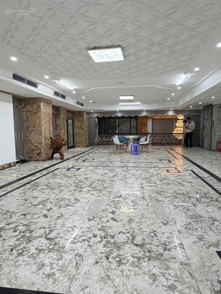 Vip có 102bán tòa mặt phố nguyễn hoàng 233/260m2, 10 tầng, mt 11m, giá 190 tỷ  nam từ liêm.