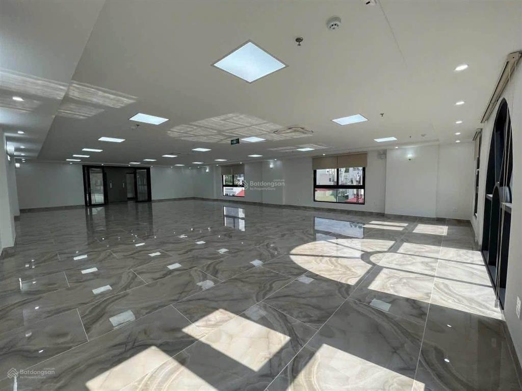 Bán tòa văn phòng hàng chuối 225m2, 9t, mt 11m, 350 tỷ hai bà trưng hà nội tòa vp cao cấp mặt phố