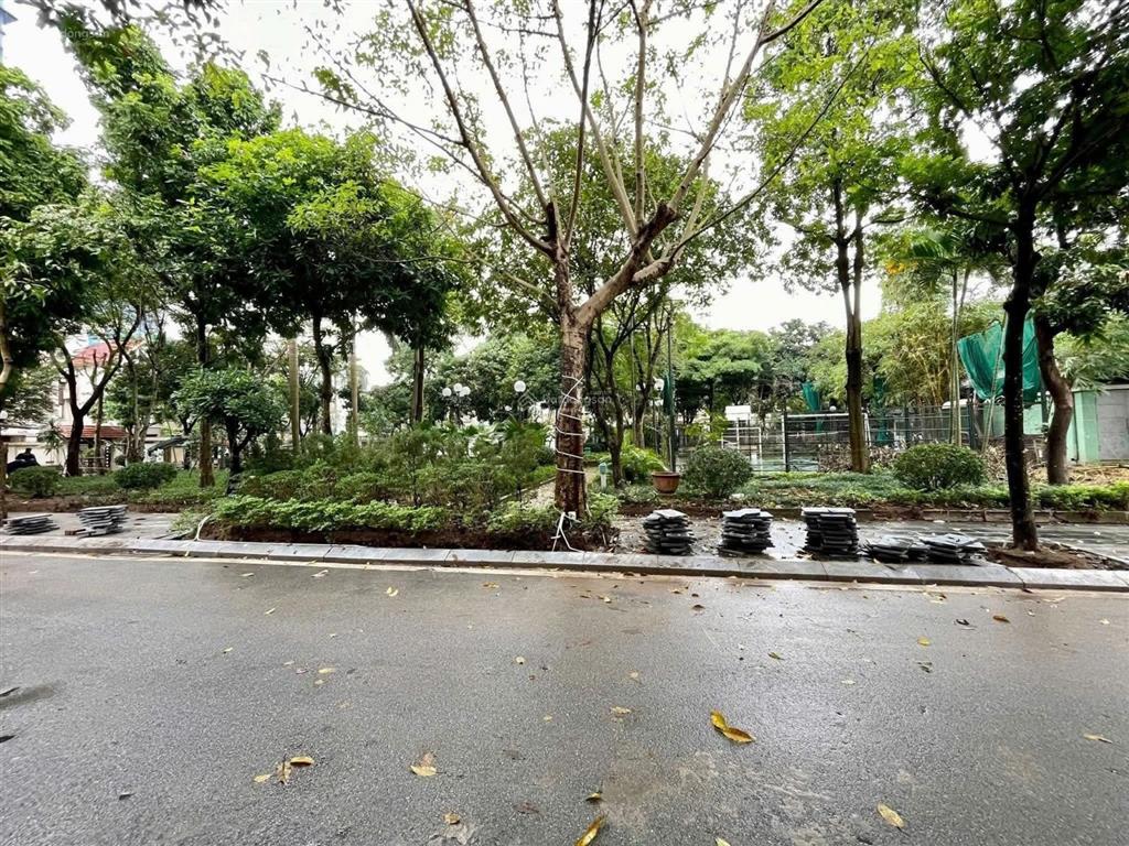 Bán biệt thự hồ linh đàm 200m, 4t, mt 10, giá 75,2 tỷ. nội thất 5 tỷ, view công viên