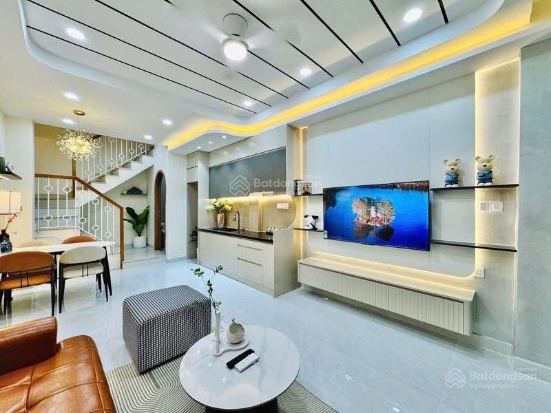 Bạch đằng  phường gia định  sát mặt tiền  3 tầng lầu  3pn 3wc full nội thất
 dtsd 90m2