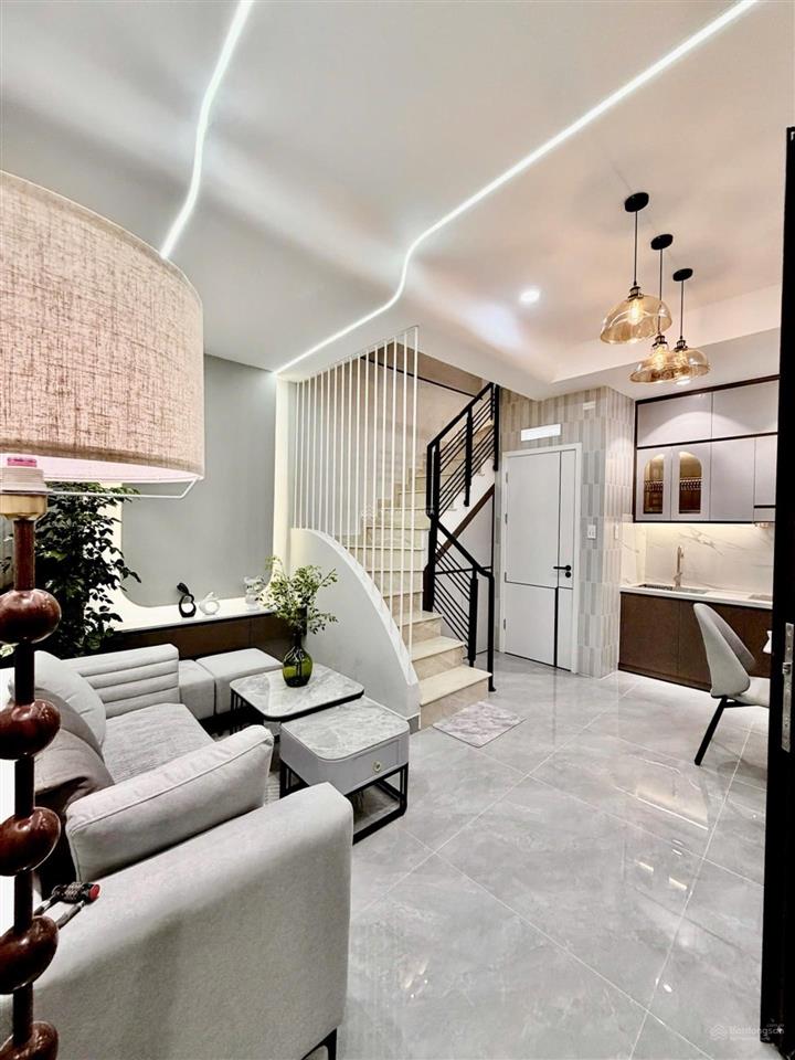 Bán nhà bình thạnh đinh tiên hoàng  gần bờ kè hoàng sa  trường sa  hẻm ô tô  30m2  5.56 tỷ