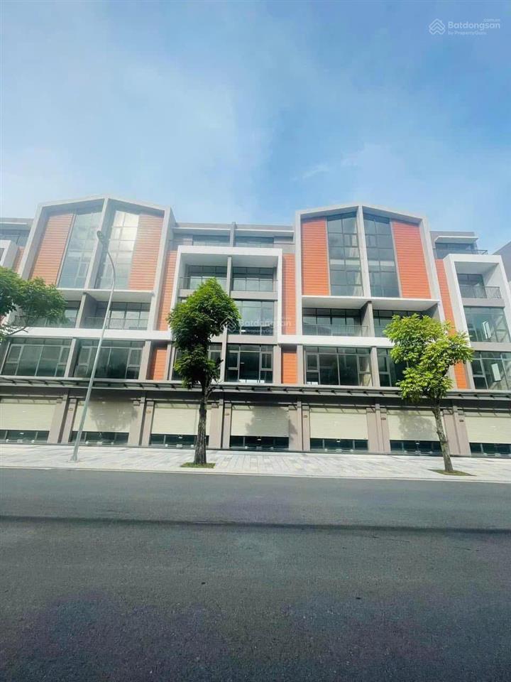 Tìm chủ mới cho căn shophouse vị trí vàng đối diện 35 tòa chung cư, kế công viên, venice, vinwonder