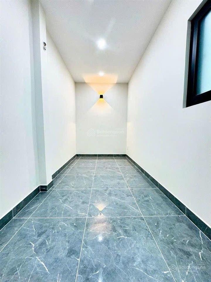 Nhà bán đoàn văn bơ q4 thích hợp gia đình đông.