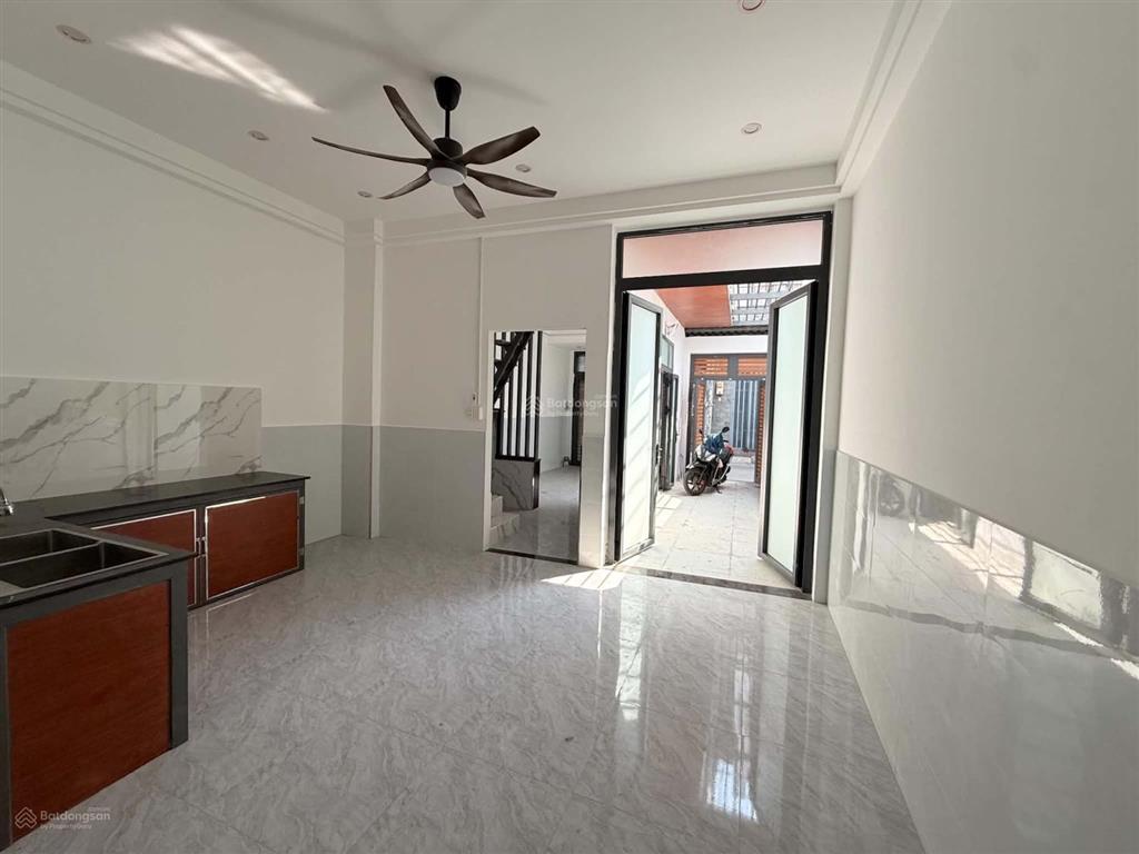 Nhà tân phú ngay chợ tân hương 2 phút ngang đẹp 4m4 x 15m vuông vức 5 tỷ 3 sổ hồng riêng