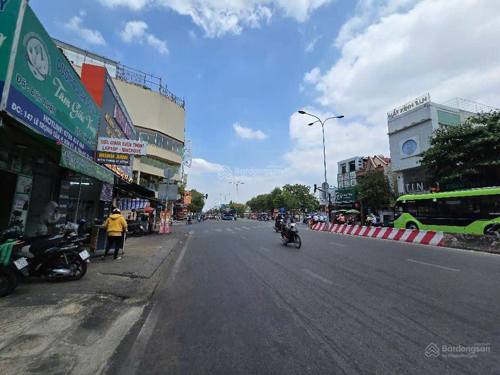 Nhà 3 tầng + 1 lửng cần bán, ngay gần lê trọng tấn, thông qua tân kỳ tân quý  70m2  nhỉnh 9 tỷ.