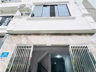 Chính chủ bán nhà doãn kế thiện, phạm văn đồng, ô tô đỗ cổng, ở + kinh doanh, dt 40m2x5t, 8 tỷ