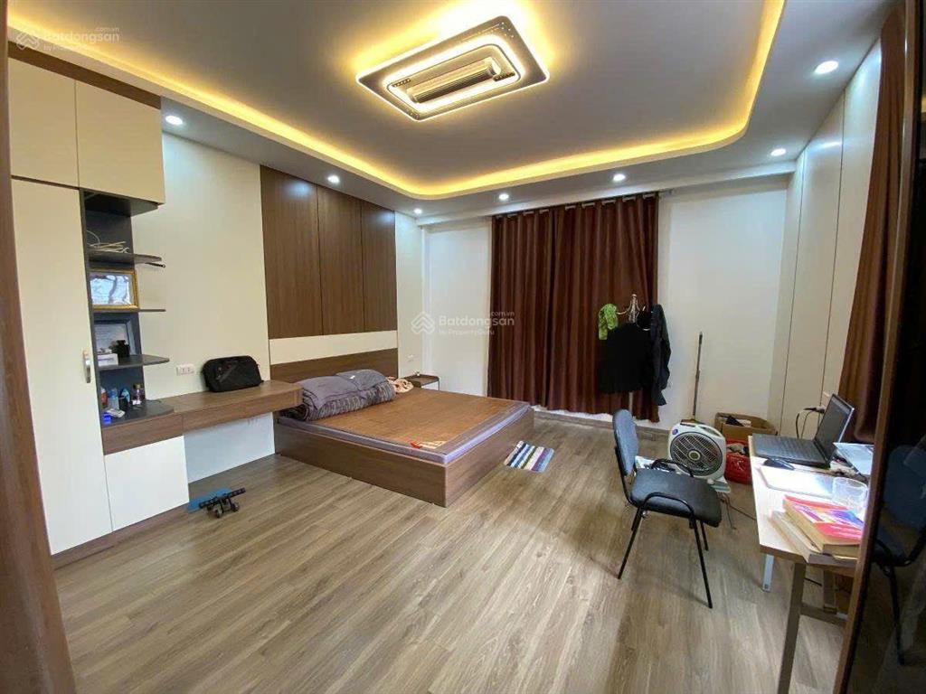 Nhà mới phố phạm văn đồng 50m 6 tầng thang máy lô góc