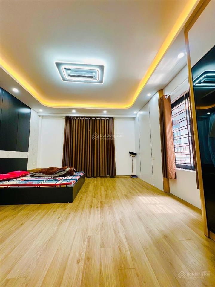 Nhà mới phố phạm văn đồng 50m 6 tầng thang máy lô góc