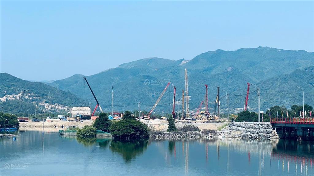 Cần bán lô đất bên nhánh sông 100m2, nhìn ra sông đối diện sun group giá 6ty