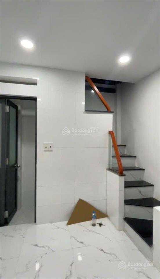 Nhà phú thọ hòa  chợ tân hương, mới xây, mặt tiền đường nhựa 10m, dòng tiền cho thuê 7 triệu/tháng