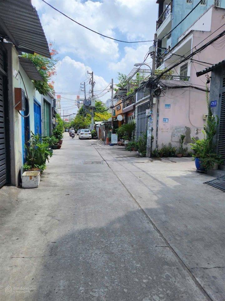 Ngang 5m hiếm  ngay hương lộ 2  ngã tư 4 xã  giáp tân phú  hẻm xe hơi  nhà 3 tầng đúc thật