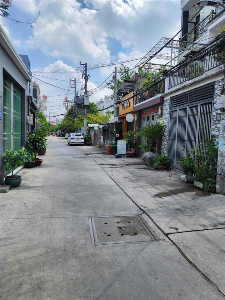 Ngang 5m hiếm  ngay hương lộ 2  ngã tư 4 xã  giáp tân phú  hẻm xe hơi  nhà 3 tầng đúc thật
