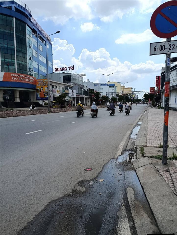Nhà 5 tầng đại lộ võ văn kiệt bình tân  đầy đủ tiện ích  thuận tiện sang quận 5, 8, 1, cần giuộc