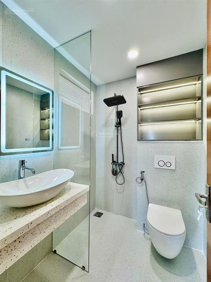 Chủ gửi 3,5 tỷ. bán nhà 64m2 lý thường kiệt xây 4 tầng, gần sân phú thọ. hẻm 5m, sổ hoàn công đủ