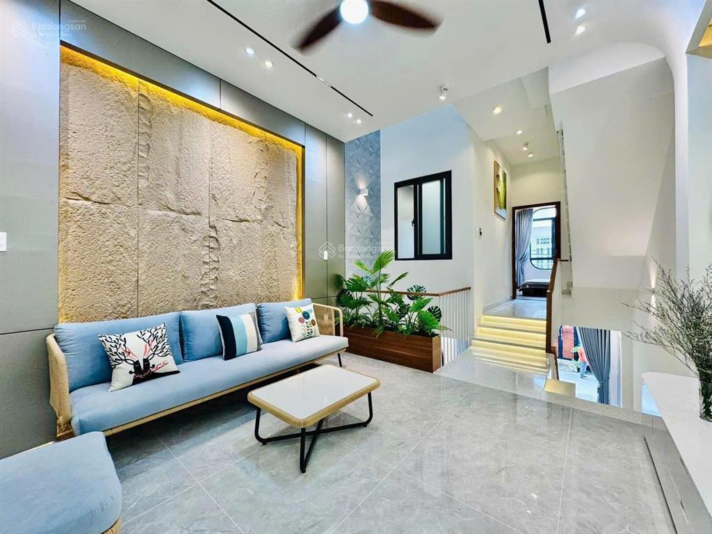 Chủ gửi 3,5 tỷ. bán nhà 64m2 lý thường kiệt xây 4 tầng, gần sân phú thọ. hẻm 5m, sổ hoàn công đủ
