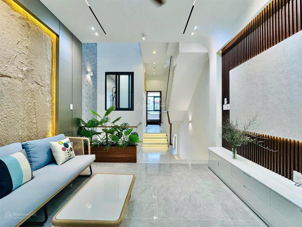 Chủ gửi 3,5 tỷ. bán nhà 64m2 lý thường kiệt xây 4 tầng, gần sân phú thọ. hẻm 5m, sổ hoàn công đủ