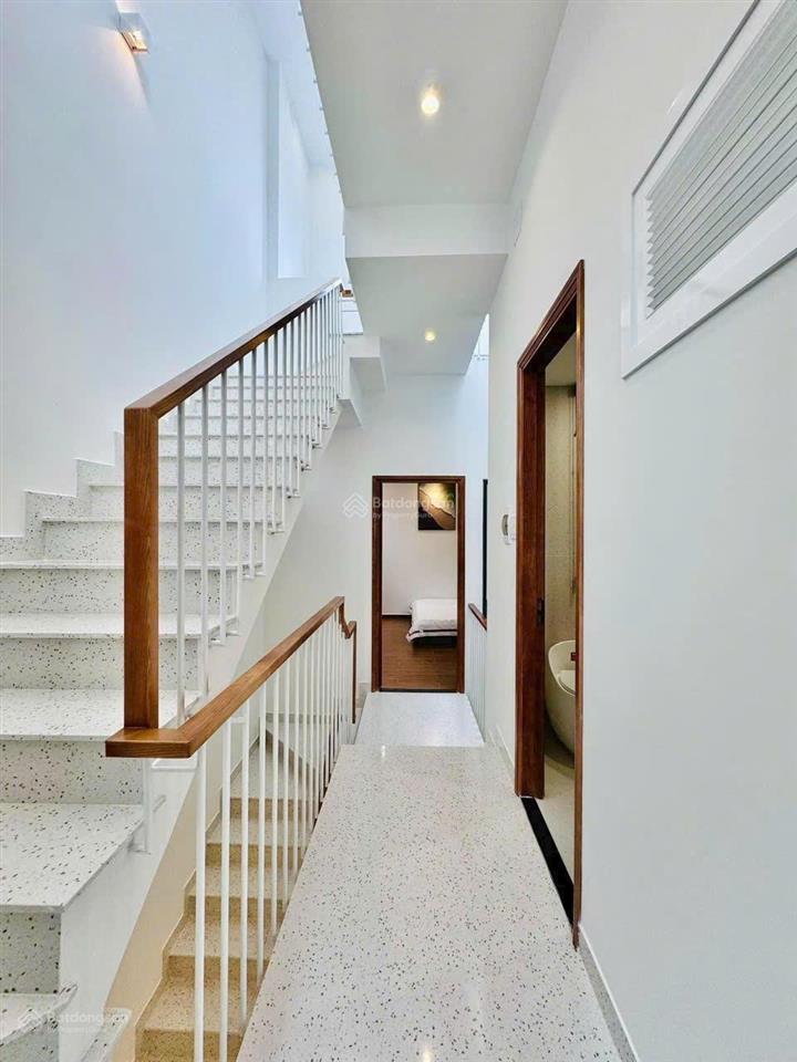 Chủ gửi 3,5 tỷ. bán nhà 64m2 lý thường kiệt xây 4 tầng, gần sân phú thọ. hẻm 5m, sổ hoàn công đủ