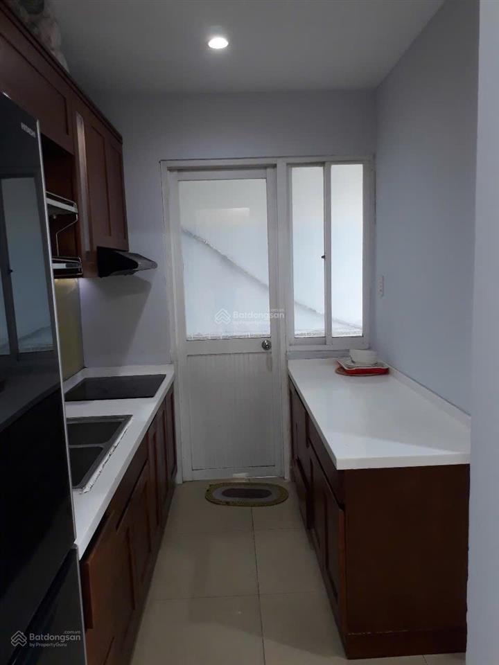 Cần cho thuê căn hộ 155 nguyễn chí thanh p9. q5 dt 61m2, 2 phòng ngủ ,1wc gần chợ trường học,