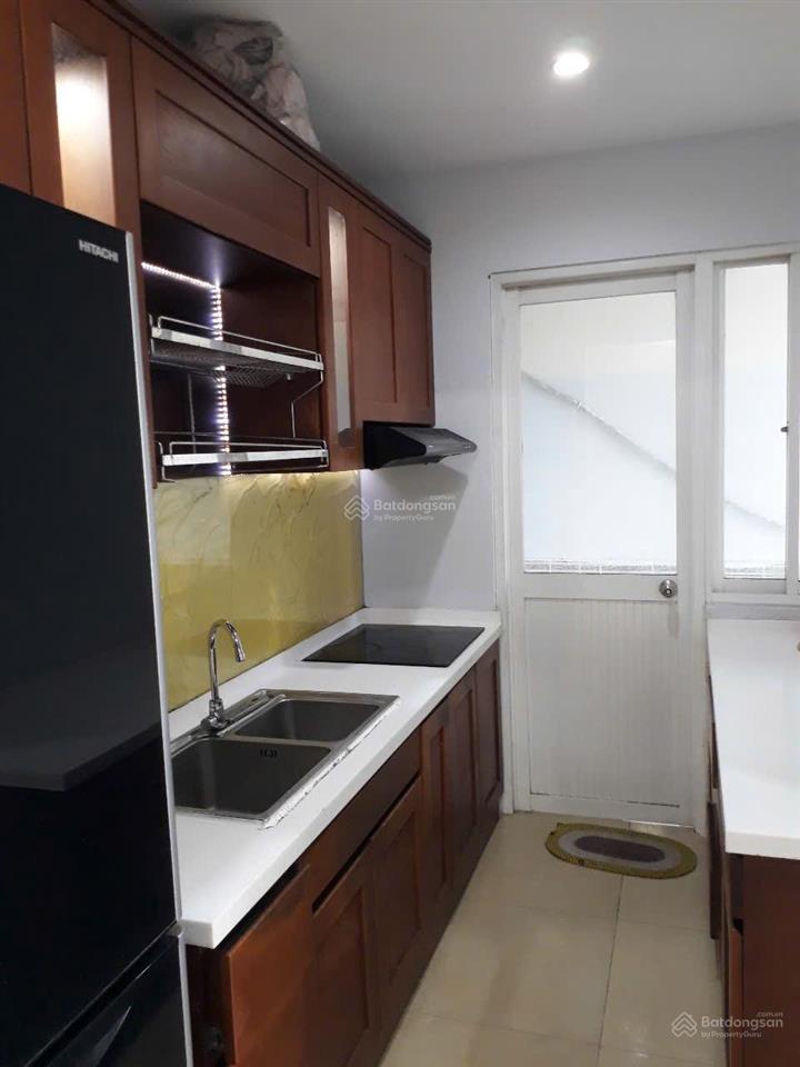 Cần cho thuê căn hộ 155 nguyễn chí thanh p9. q5 dt 61m2, 2 phòng ngủ ,1wc gần chợ trường học,