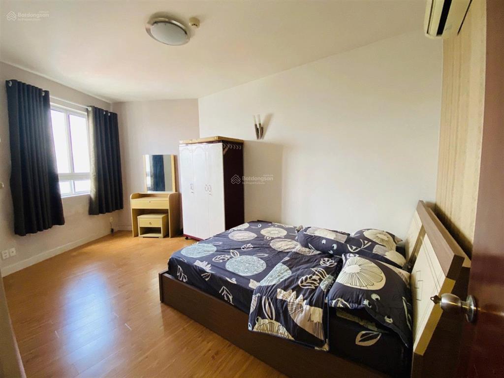 Cần cho thuê căn hộ hùng vương plaza p12, q5 dt 130m2, 3 phòng ngủ, 3 wc, view thoáng mát
