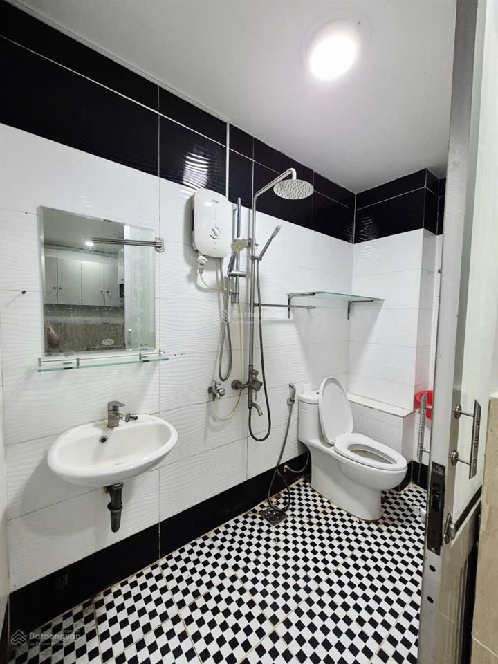 Cho thuê phòng studio full nội thất ban công giếng trời vị trí ngay chung cư screc 974 ts q3