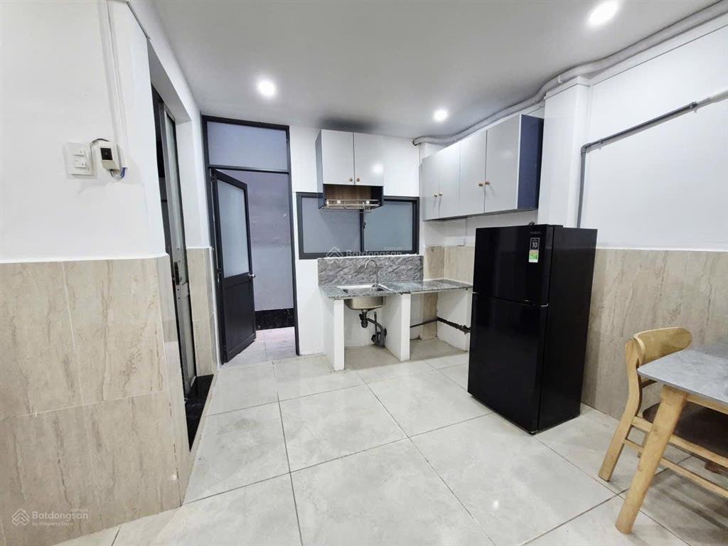 Cho thuê phòng studio full nội thất ban công giếng trời vị trí ngay chung cư screc 974 ts q3