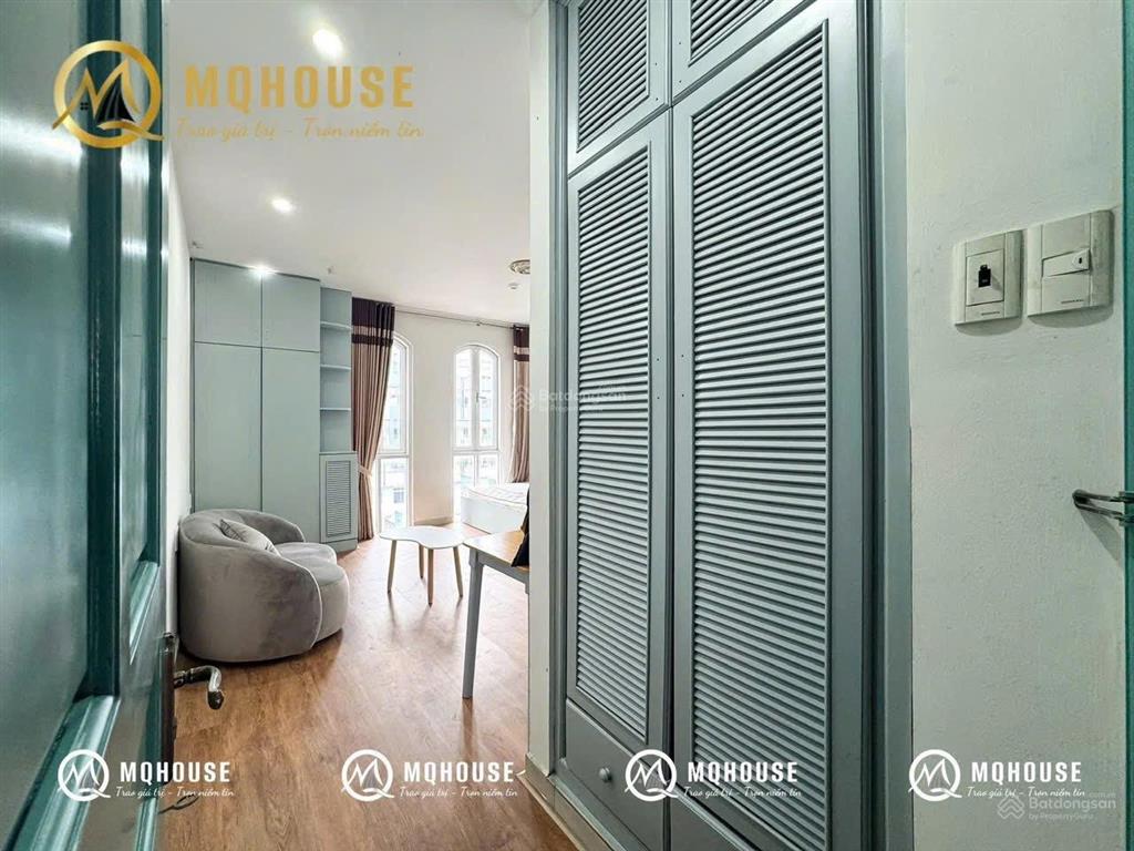 Cho thuê căn hộ 30m2, full nội thất cửa sổ trời, tòa nhà thang máy, bảo vệ, gần vòng xoay dân chủ